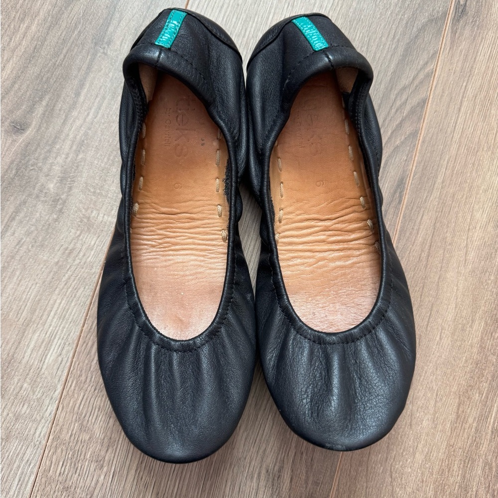 Black Tieks Flats